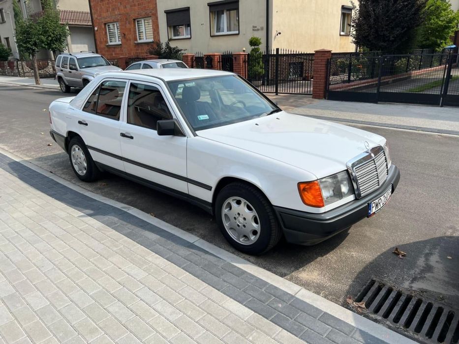 Mercedes W124 260E