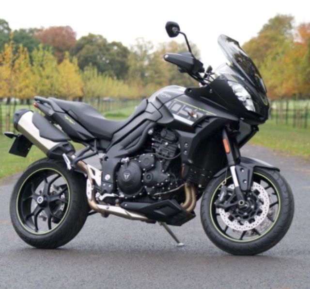 Osłonka chłodnicy oleju Triumph Tiger Sport 1050