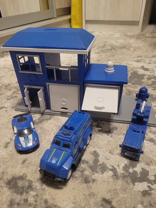 Набір "Поліцейський участок". Гараж.