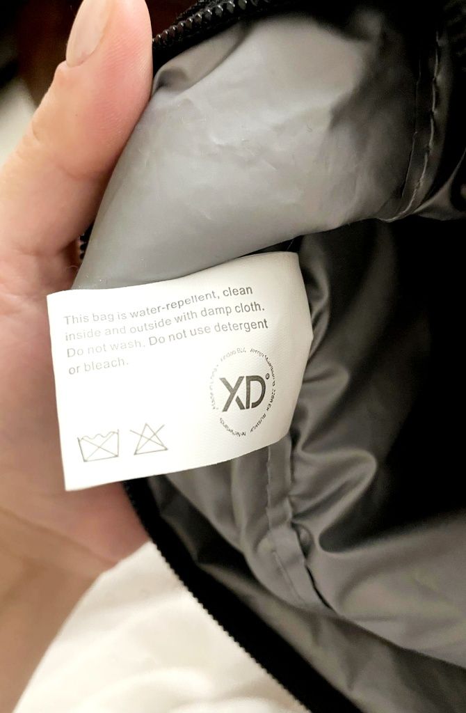 Dnb Xddesign torba termoizolacyjna z głośnikiem
Kolor: granatowy 
Stan