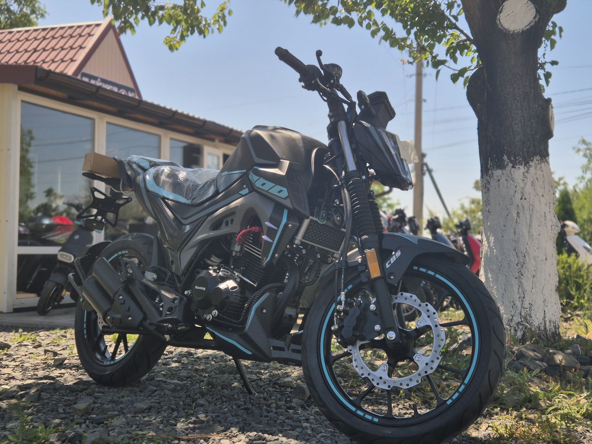 Новий Musstang ST200 чорно-синій