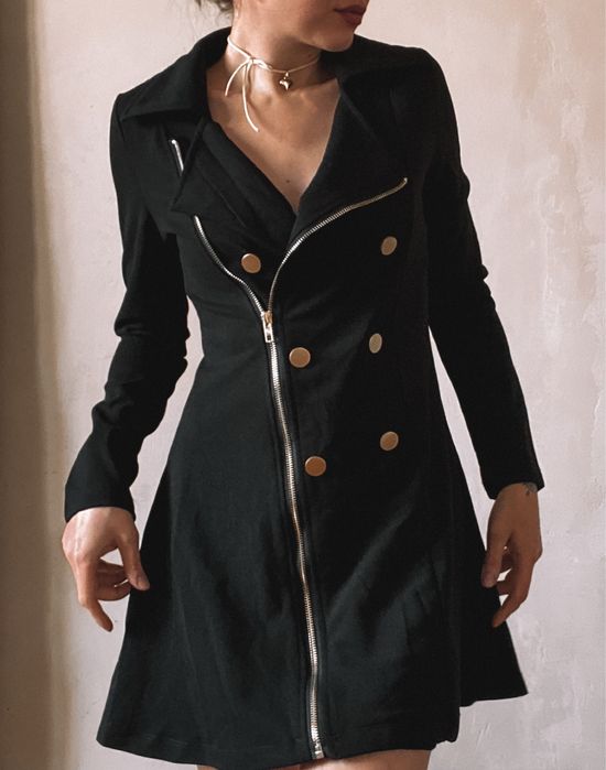 Коротка чорна  сукня жакет