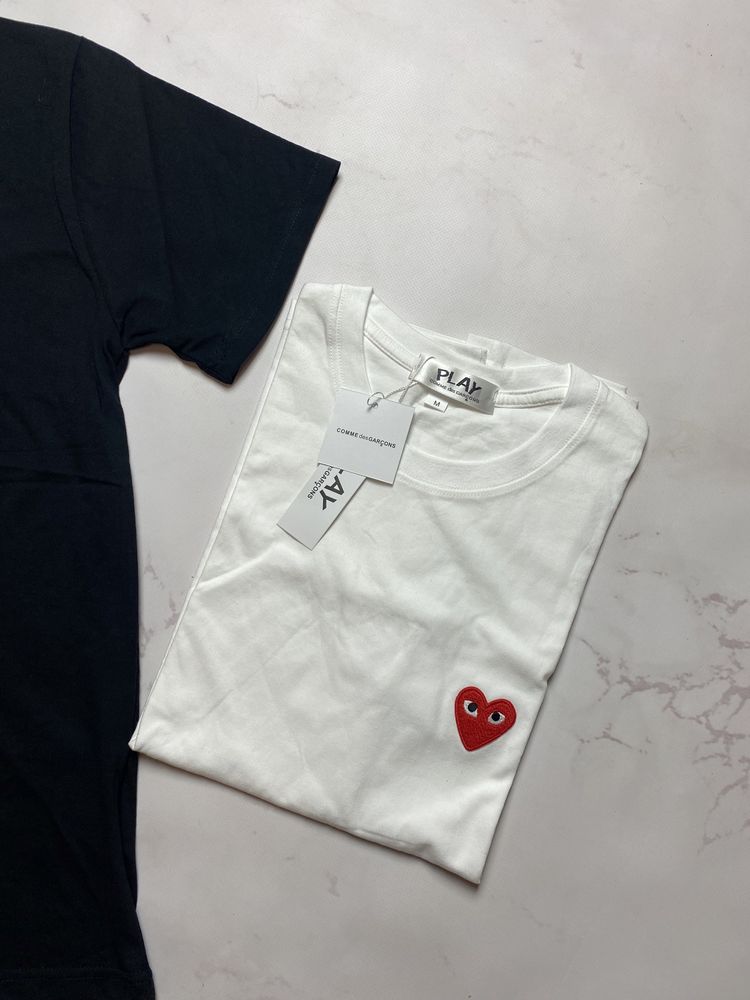 Футболка comme des garcons