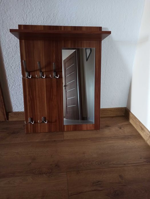 Garderoba wisząca z lustrem