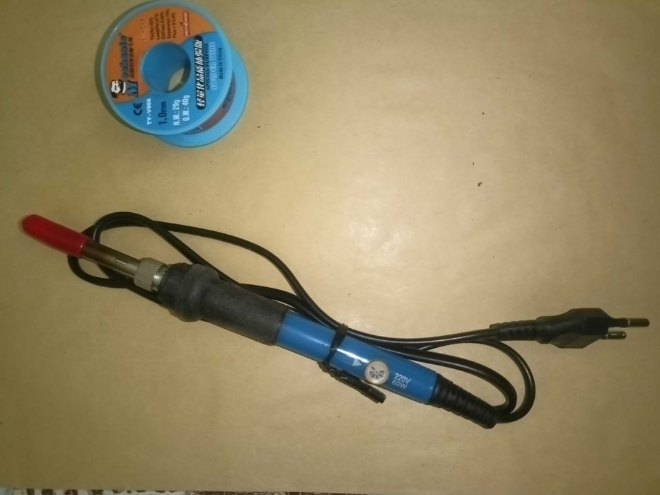 Паяльник новий з терморегулятором та припоєм.