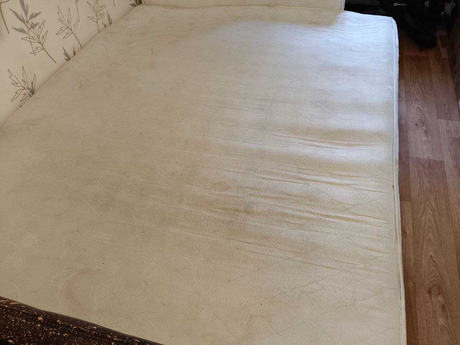 Двуспальная кровать с подъёмным механизмом и ящиком для хранения