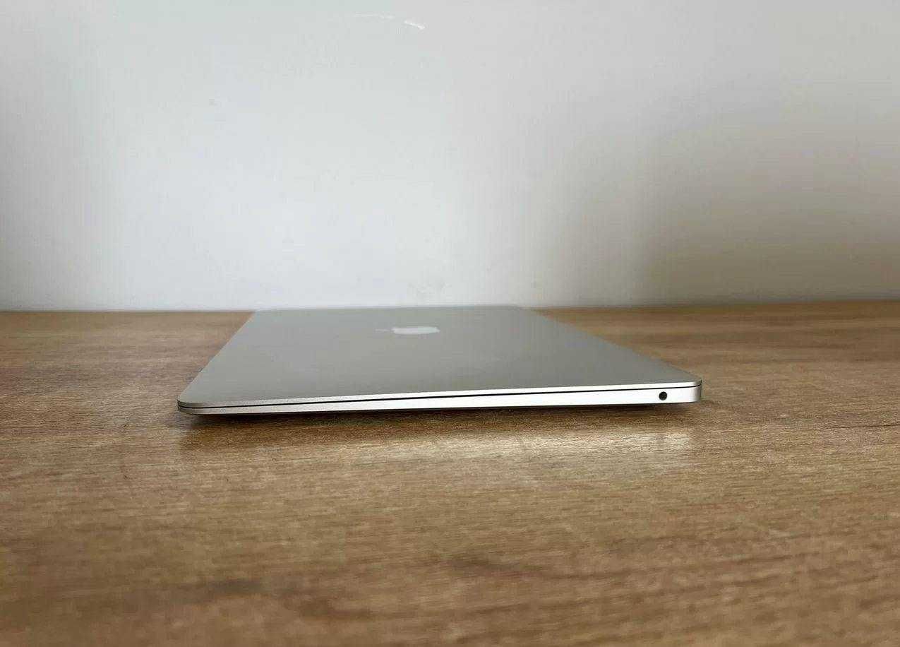 MacBook Air 13 2020 M1 8/256 (Silver)