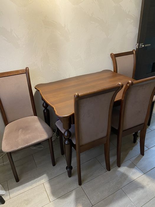 Стіл і 4 стільці