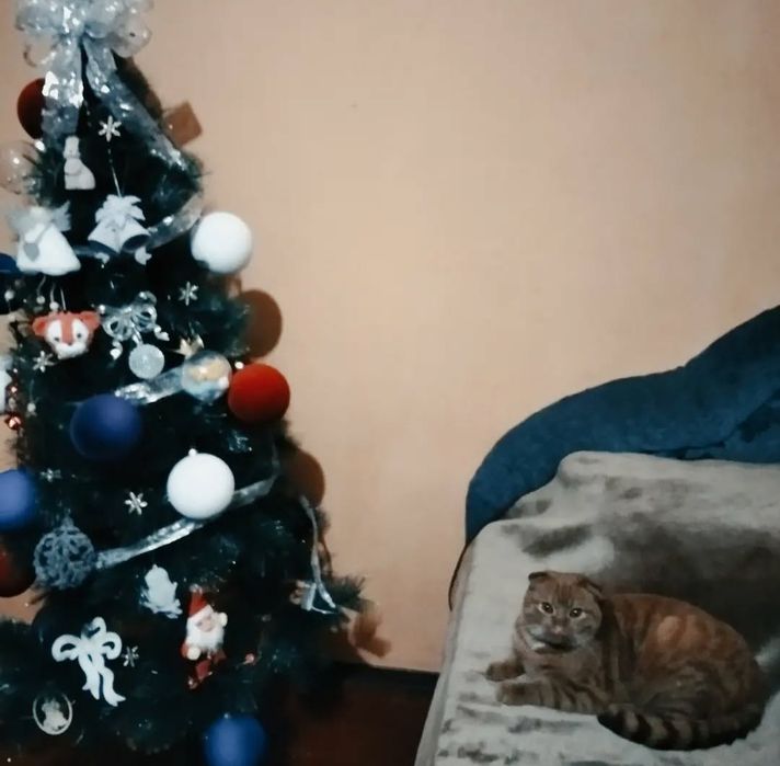 Ялинка штучна 1,5 з новорічними іграшками