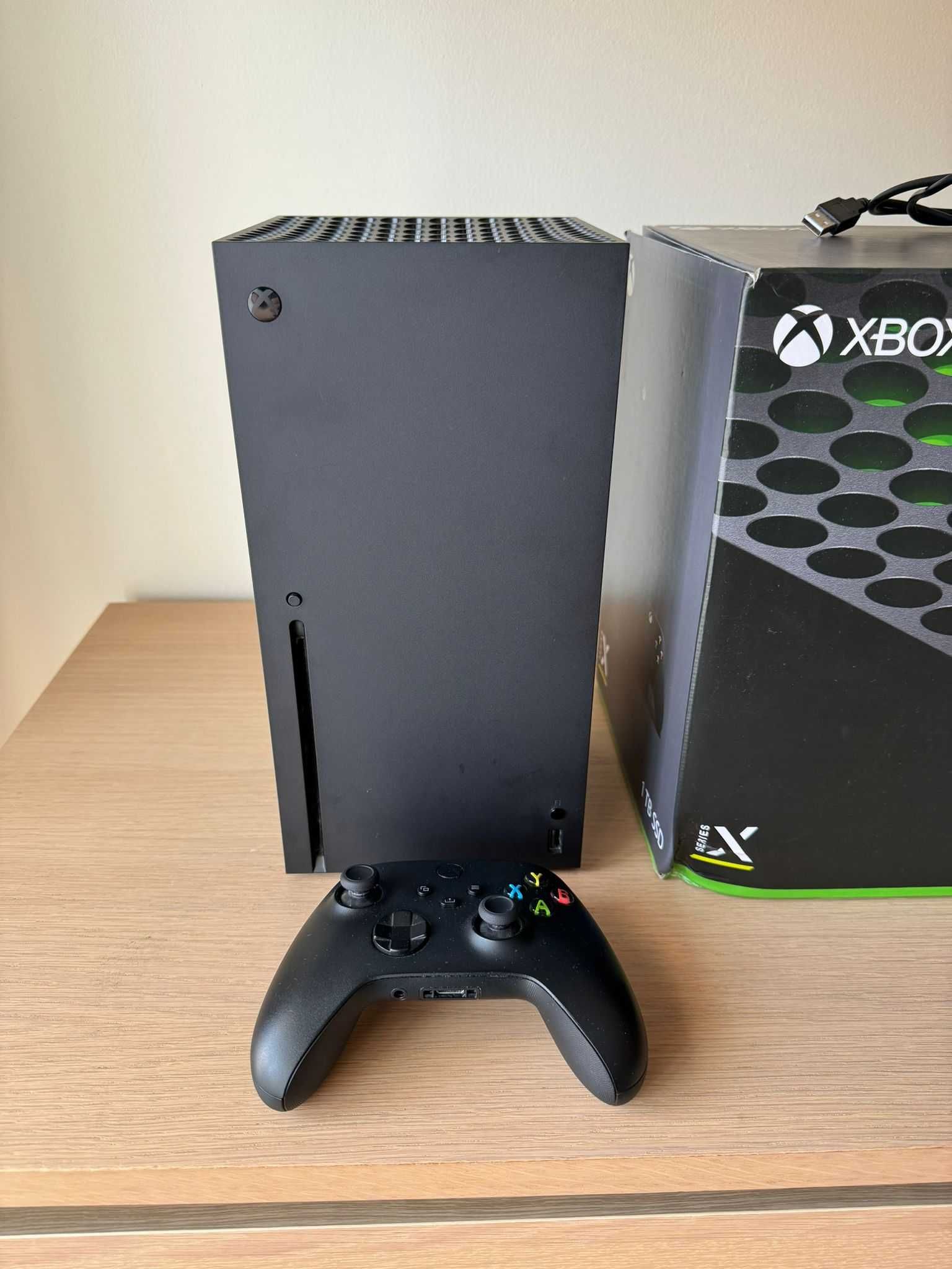 Xbox Series X com comando e caixa original