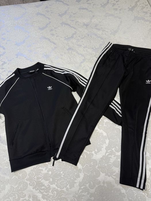 Женская спортивни кастюм