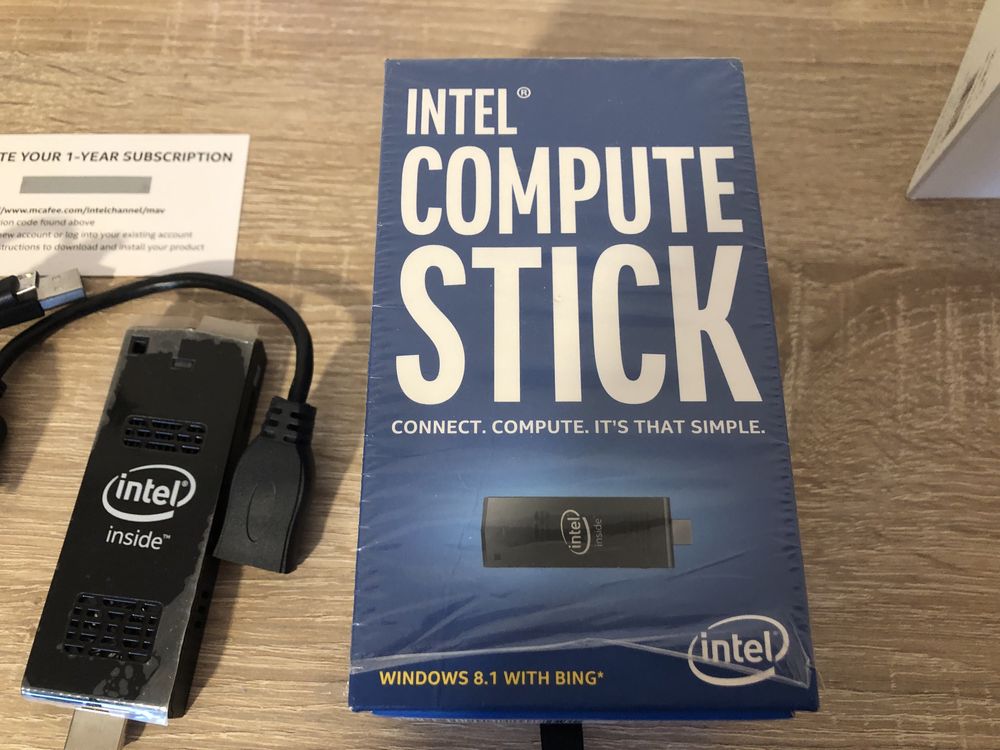Komputer INTEL Compute Stick STCK1A32WFC