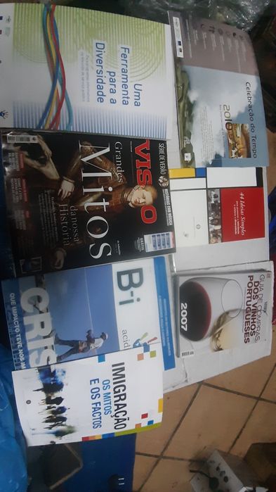 Livros variados, em bom estado