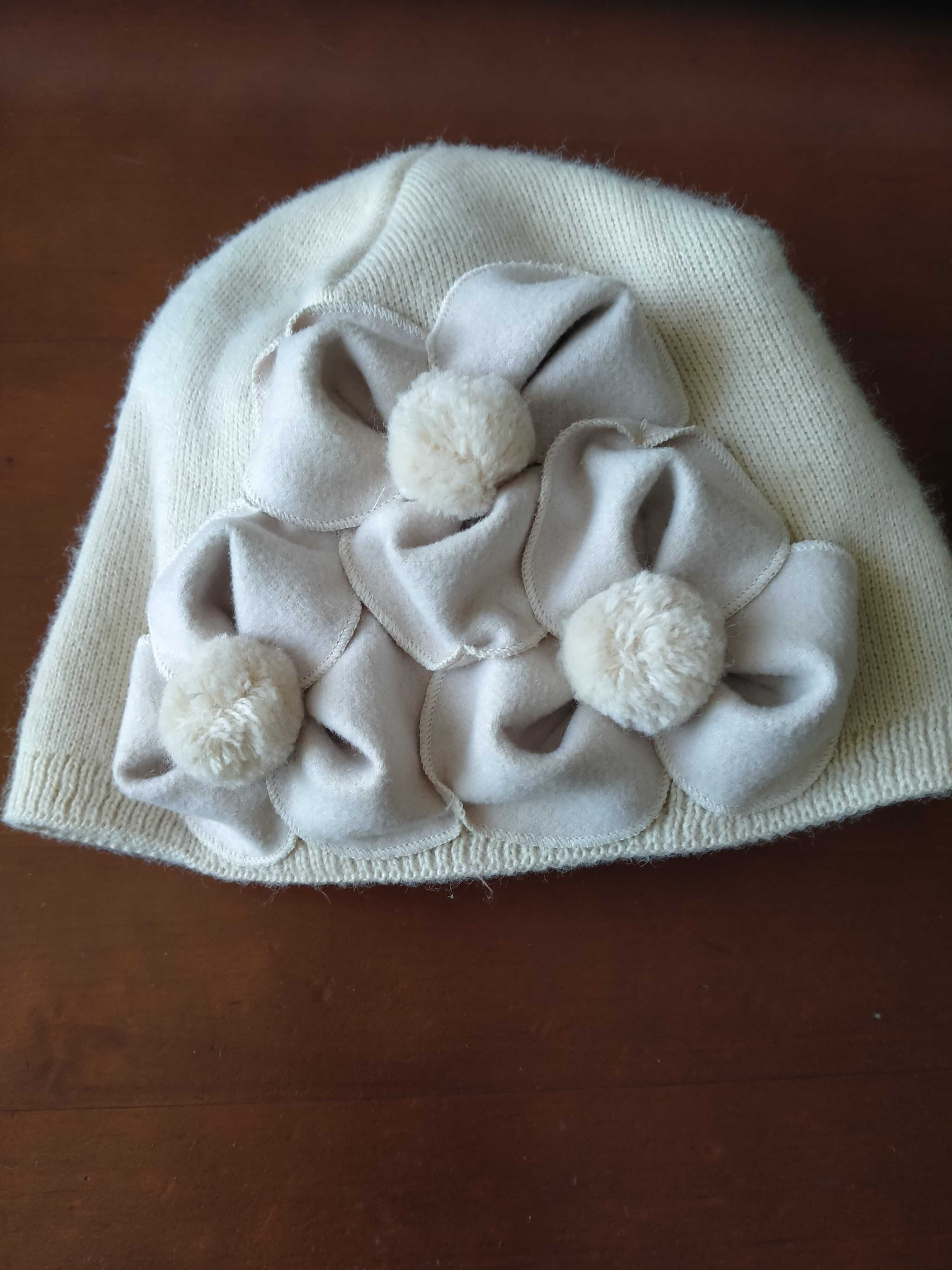 Продам шапку для дівчинки