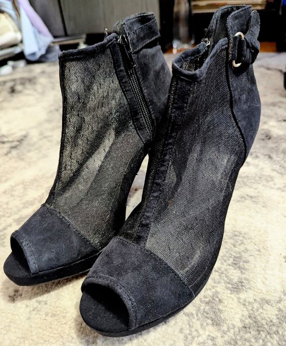 Чорні туфлі Heels