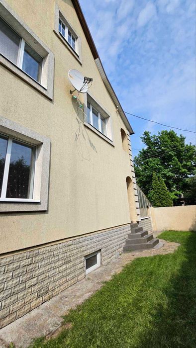 Боярка вул. Ягідна. Будинок, 7 кімнат, гараж. підвал, 6 соток землі.