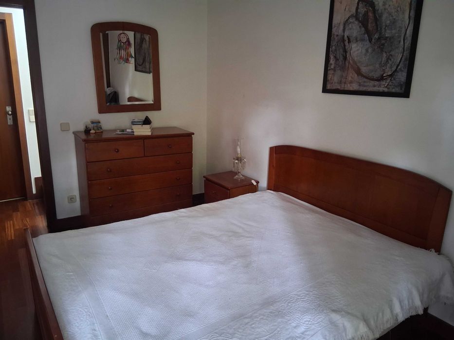 Conjunto de mobília de quarto completa em pinho maciço