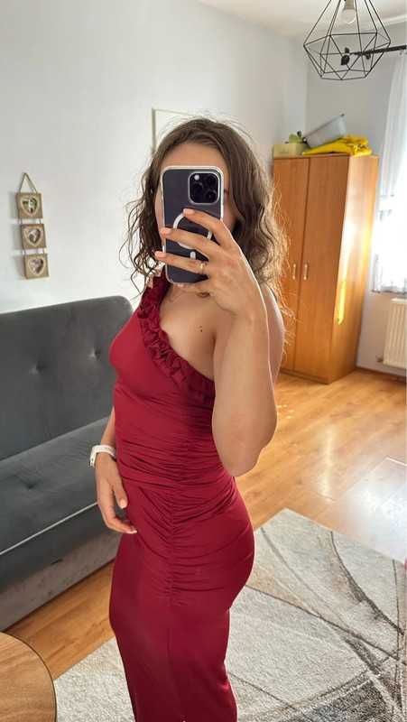 Sukienka balowa na wesele wieczorowa bordowa maxi z falbaną