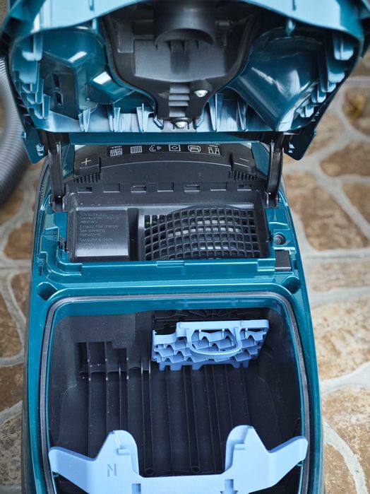 Odkurzacz workowy Miele Complete C3 Jubilee EcoLine