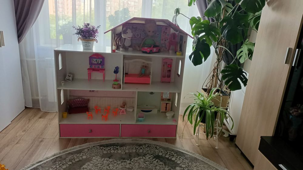 Продамо шикарний ігровий будиночок -меблі