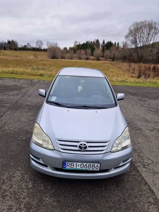 TOYOTA Avensis Verso D-4D