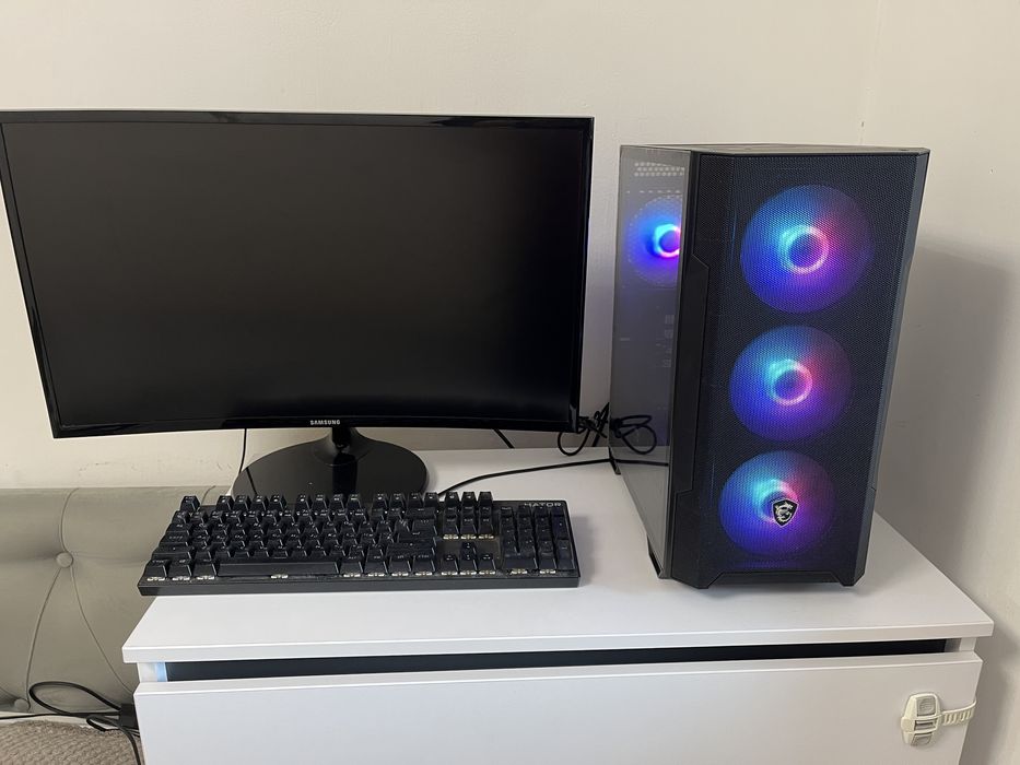 Продаю компютер з монітором та клавіатурою.