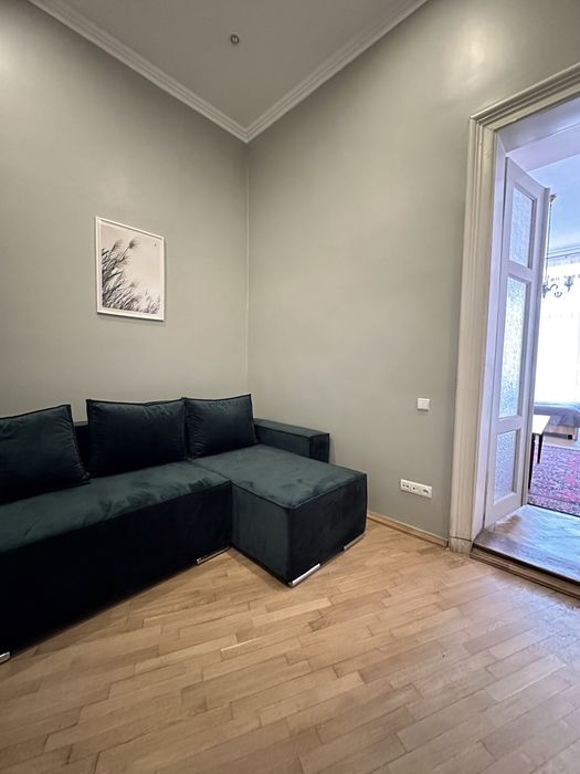 Подобово Львів .Власник.  2-кім квартира в центрі з балконом.