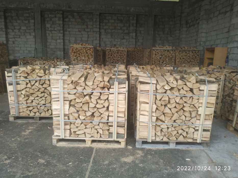 Дрова бук колоті 33см від 2800 до 3700 грн.