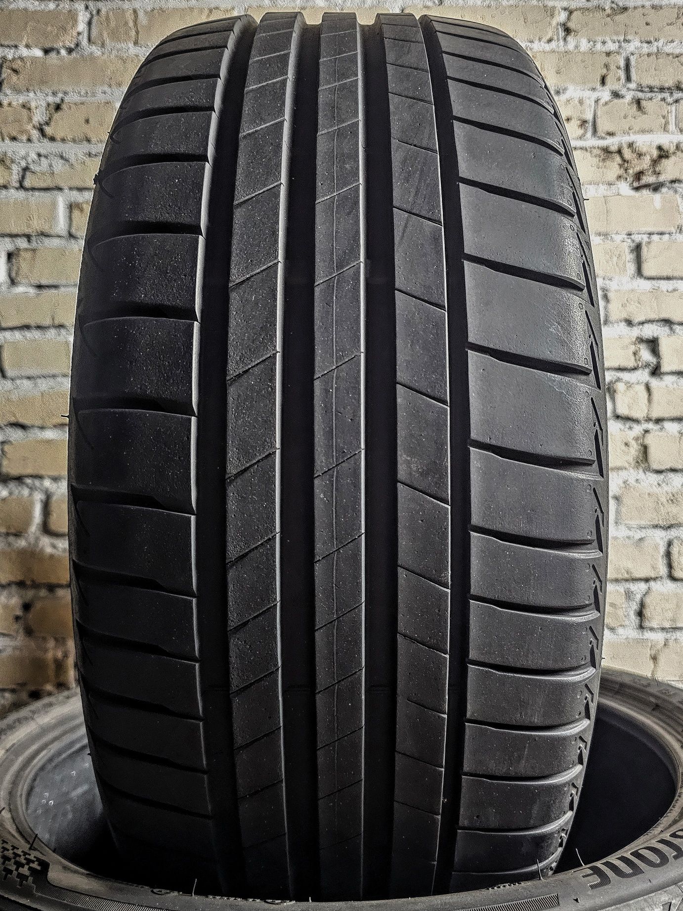Пара 225/40r19 Bridgestone | 7mm | 2020 | Преміум шини | Стан нових