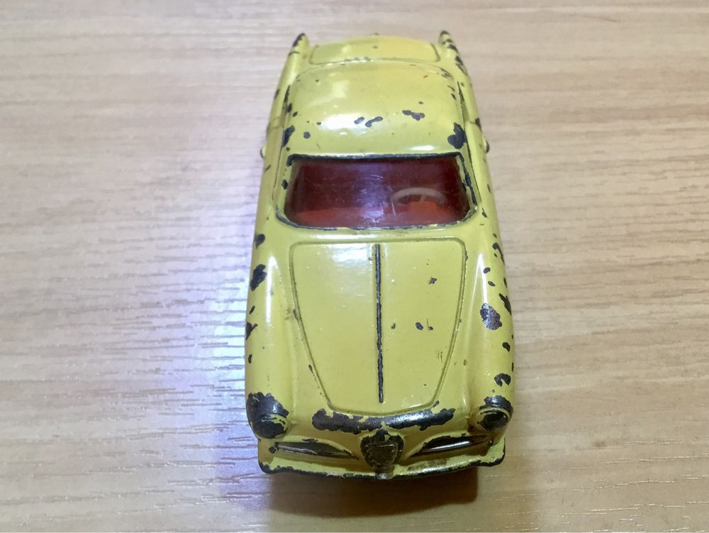 Miniatura antiga e rara Dinky Toys Alfa Romeo Coupé