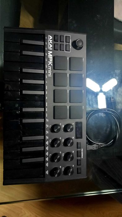 Akai MPK 3 Mini como novo.