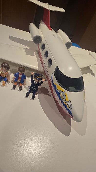 Avião Playmobil e personagens