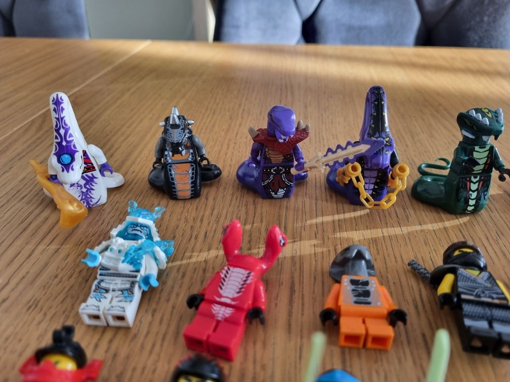 Figurki ninjago, wężony