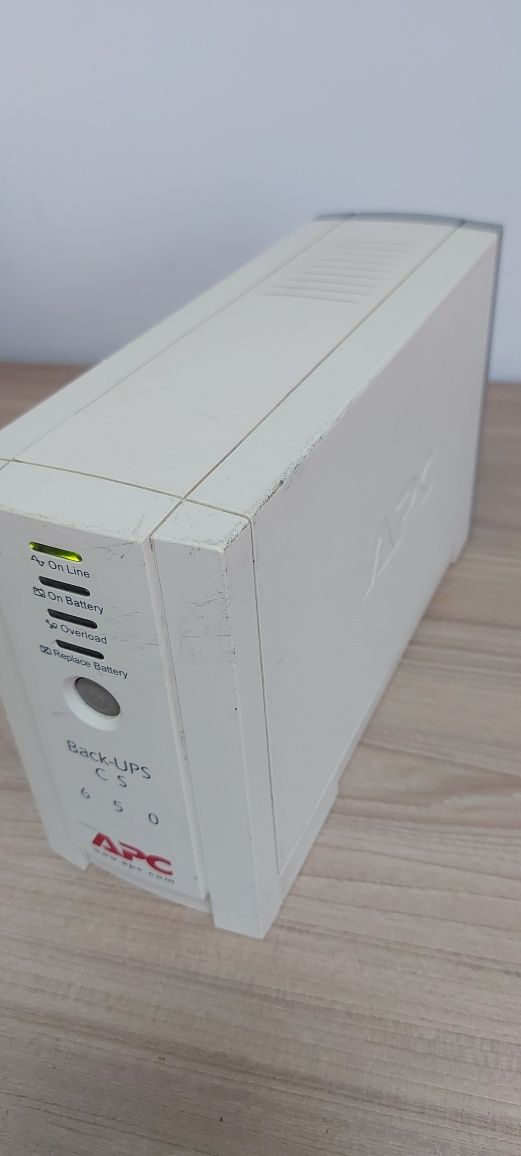 APC Back-UPS CS 650VA (BK650EI) в хорошому стані і 100% справний