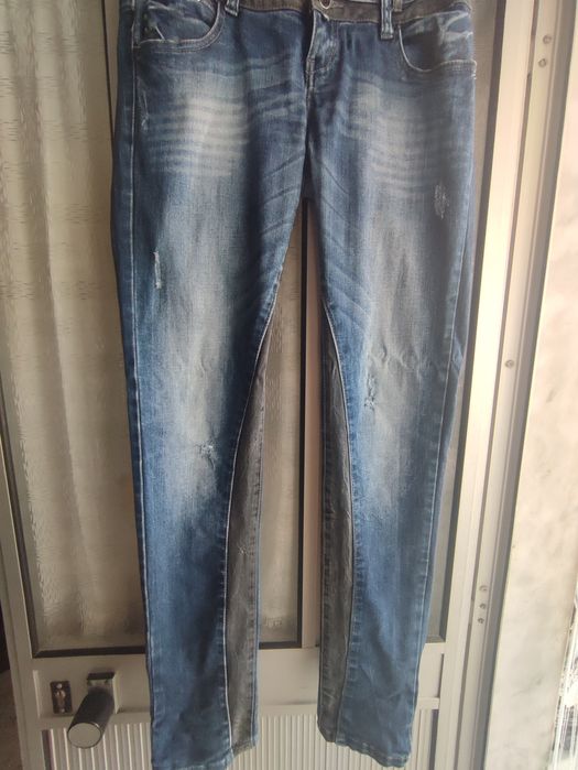 Jeans com fecho no calcanhar tamanho M