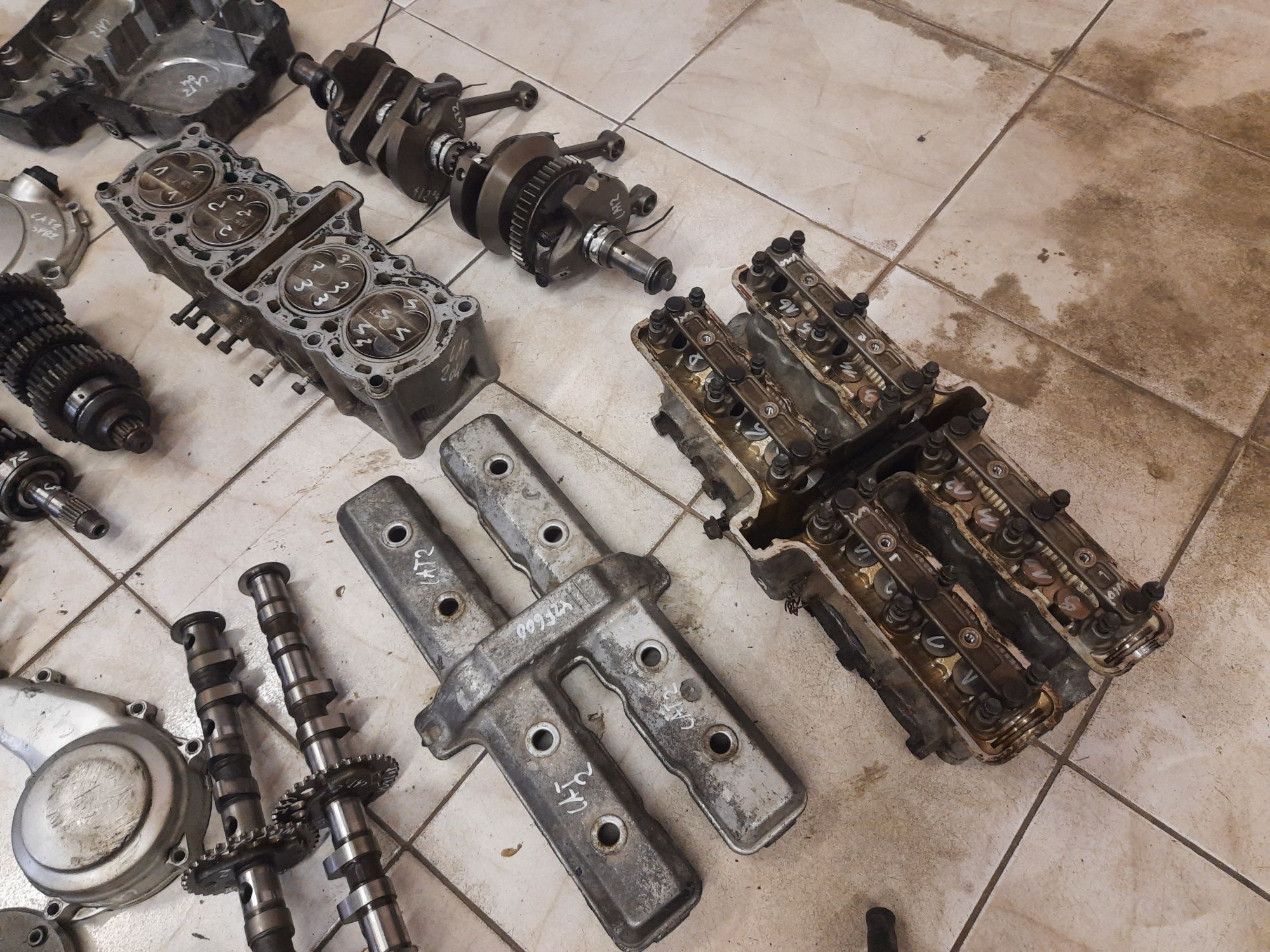 Yamaha YZF 600 Thundercat silnik części głowica wał cylinder wałek kap