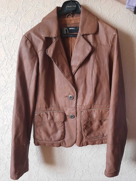 Женский кожаный пиджак