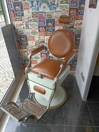 Cadeira de barbeiro marca Pessoa