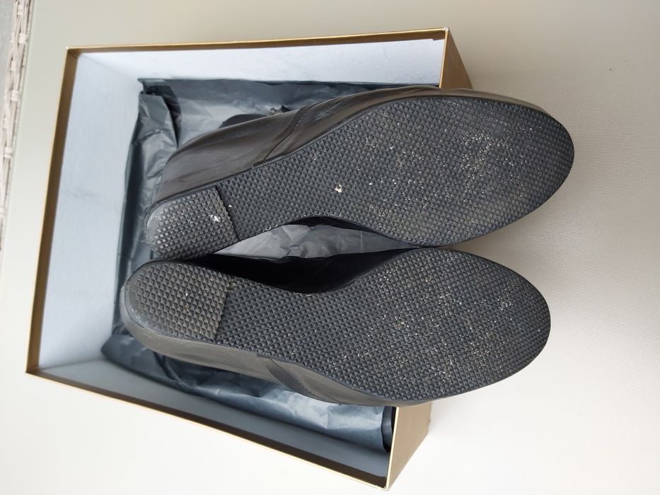 Uzywane czarne botki koturny Venezia r. 39