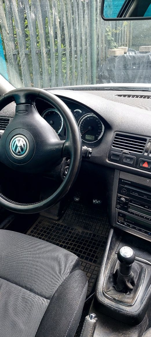 Sprzedam Vw Bora 1.8 T uszkodzona