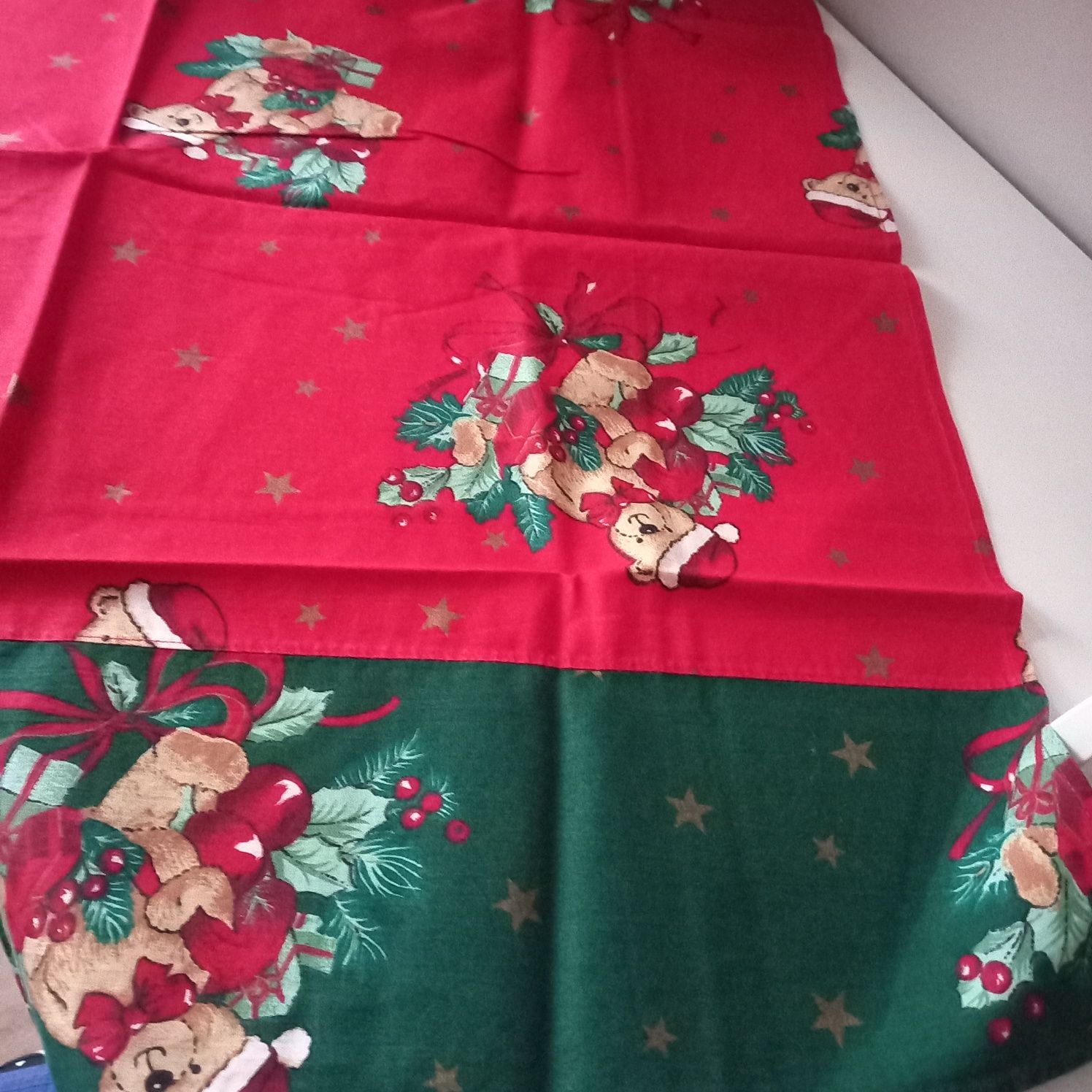 Serweta świąteczna zielono czerwona ze wzorem 70 x70 cm