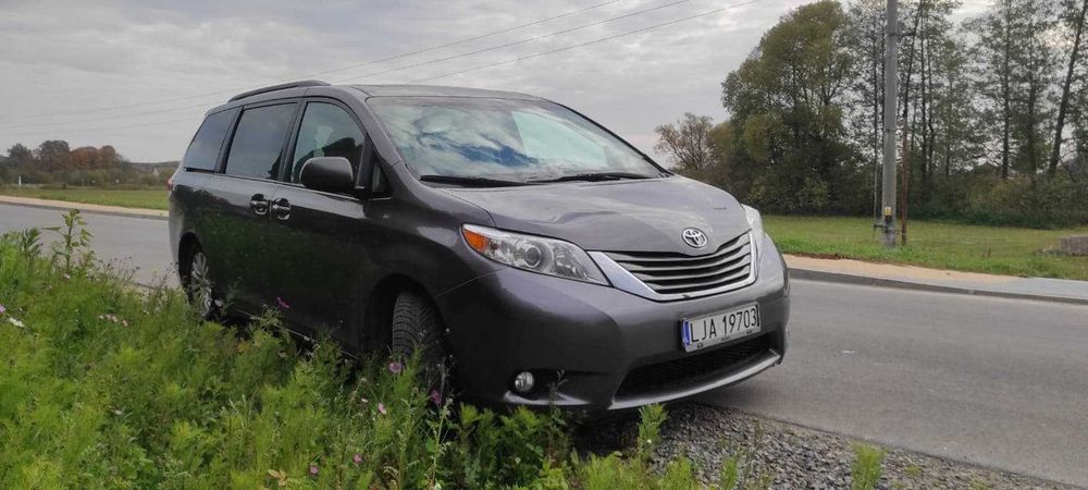 TOYOTA Sienna XLE,2016 r- 8 osób,LPG