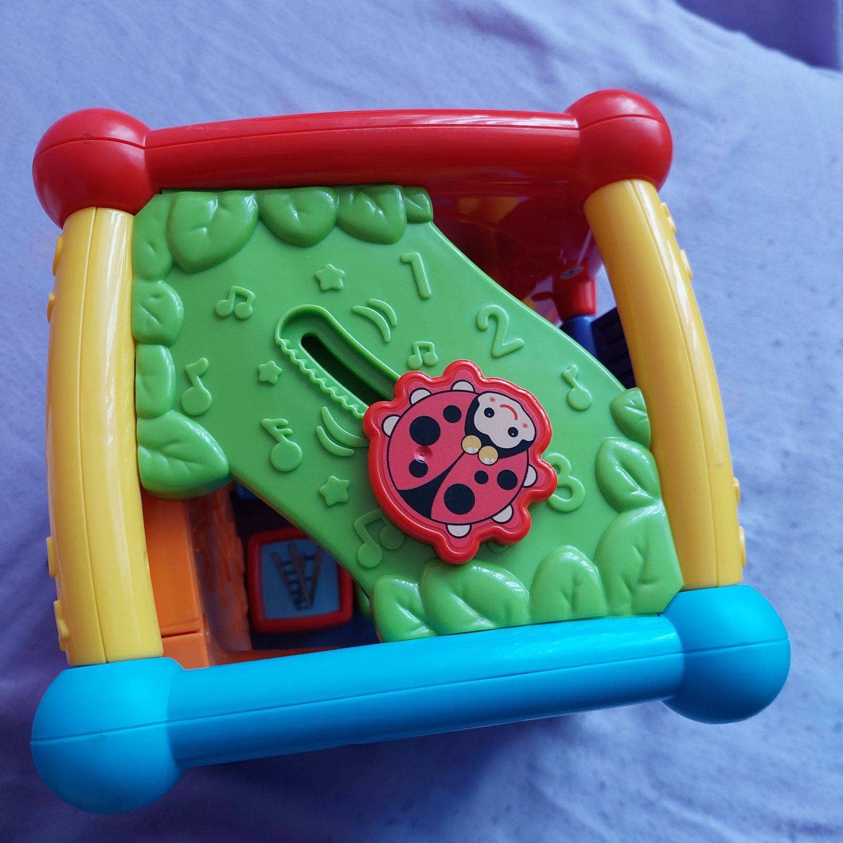 Kostka rozmaitosci Vtech dla dziecka 1-2 lata jak nowa