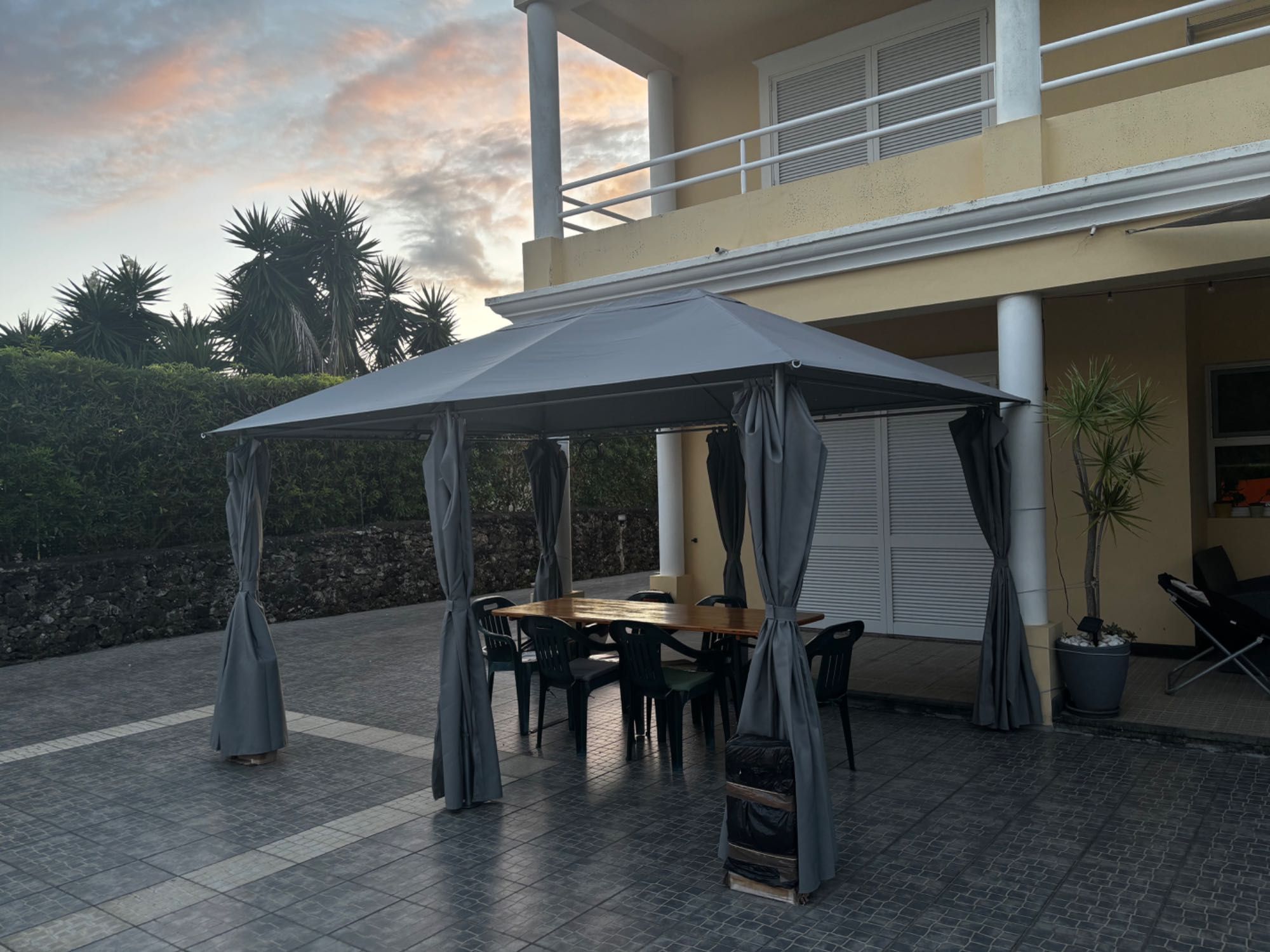 Pérgola Santorini como nova, com poucos meses e garantia