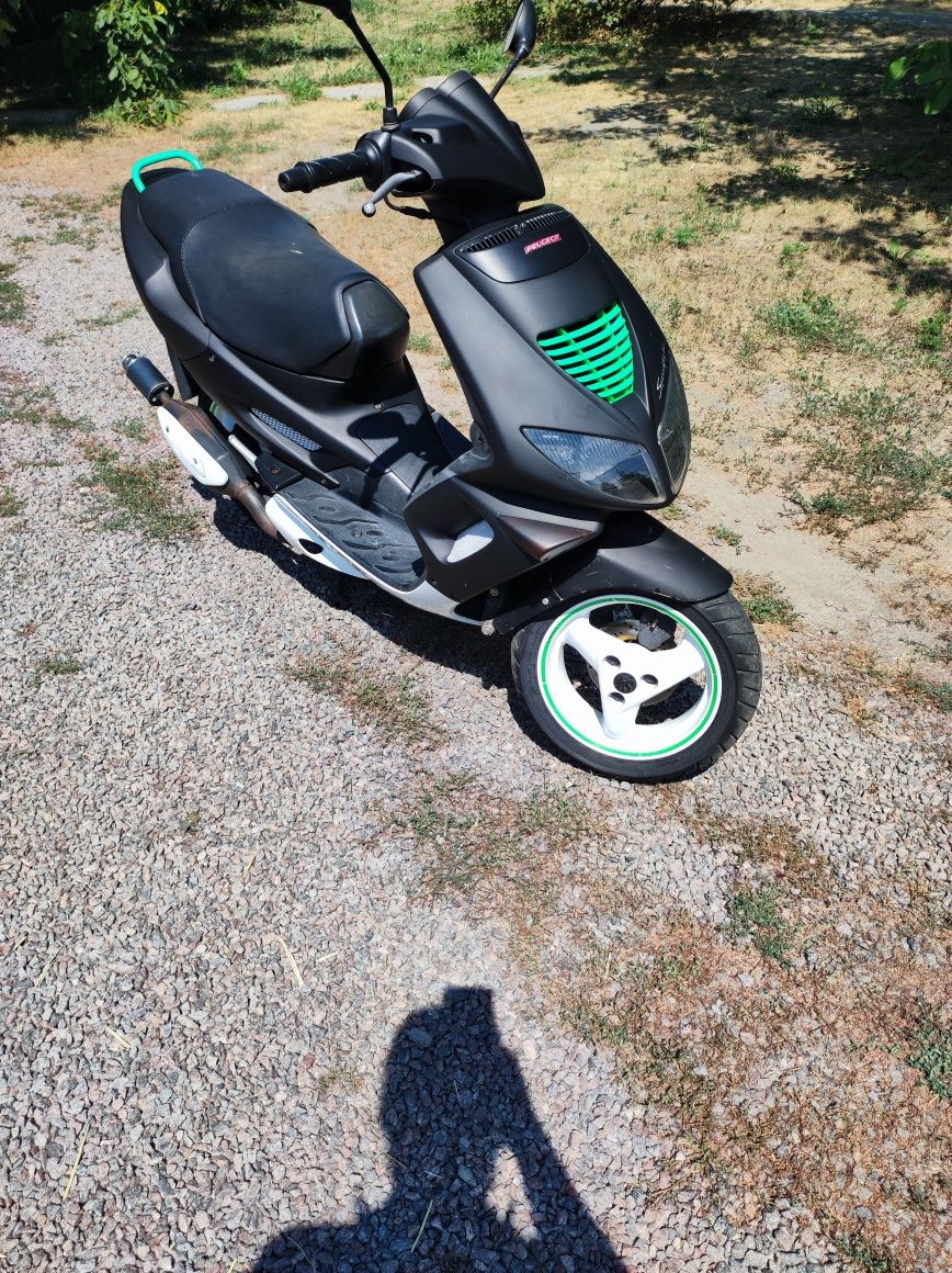 Продам скутер Peugeot Speedlight