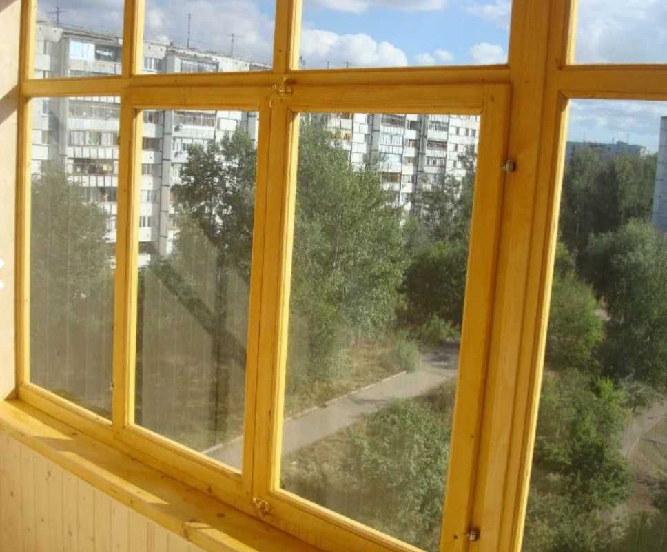 Скління вікон та балконів з дерев'яними та алюмінієвими рамами