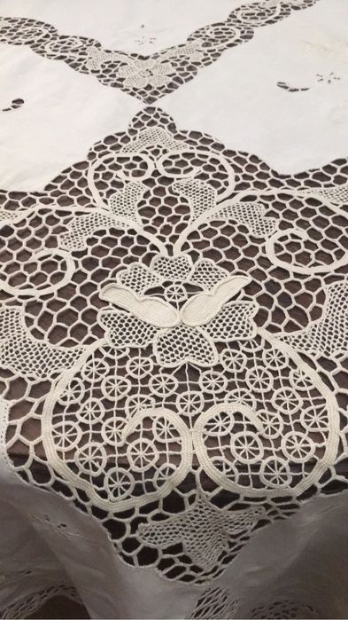 Maravilhosa toalha toda bordada à mao