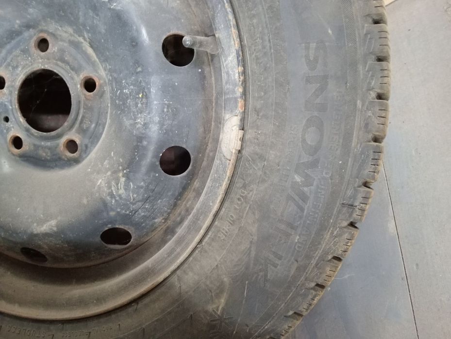 Продам зимову резину 215х65хR16