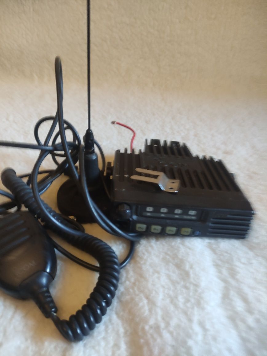 Радиостанция ICOM-F111