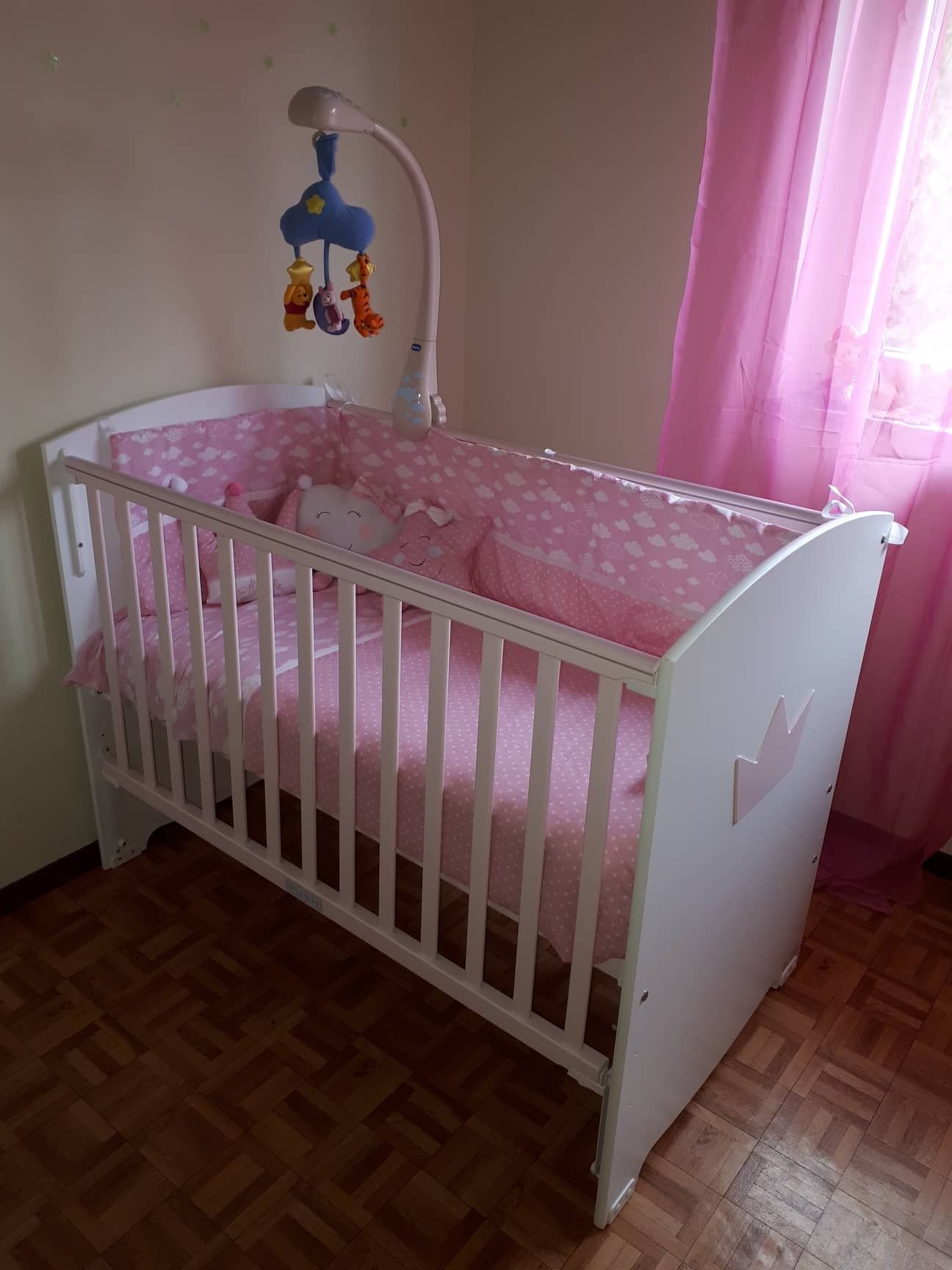 Berço de bebé e colchão